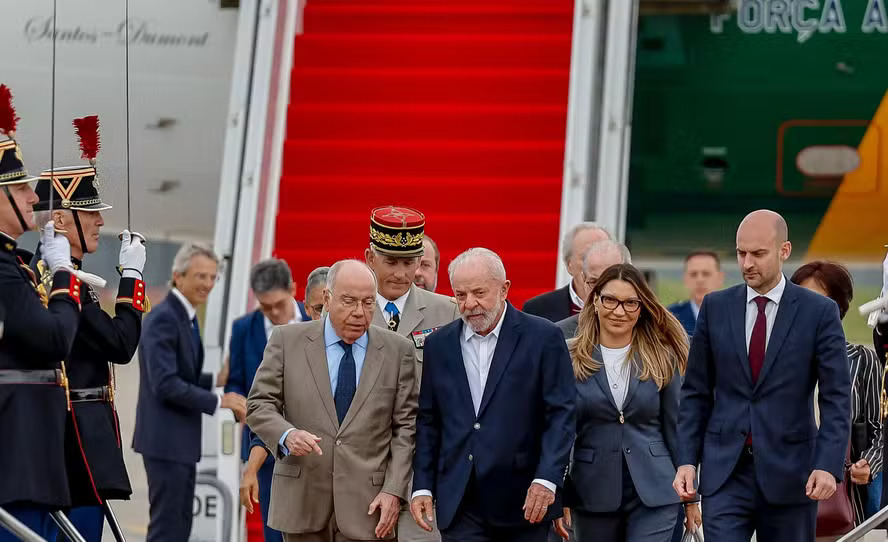 Lula chega a frana