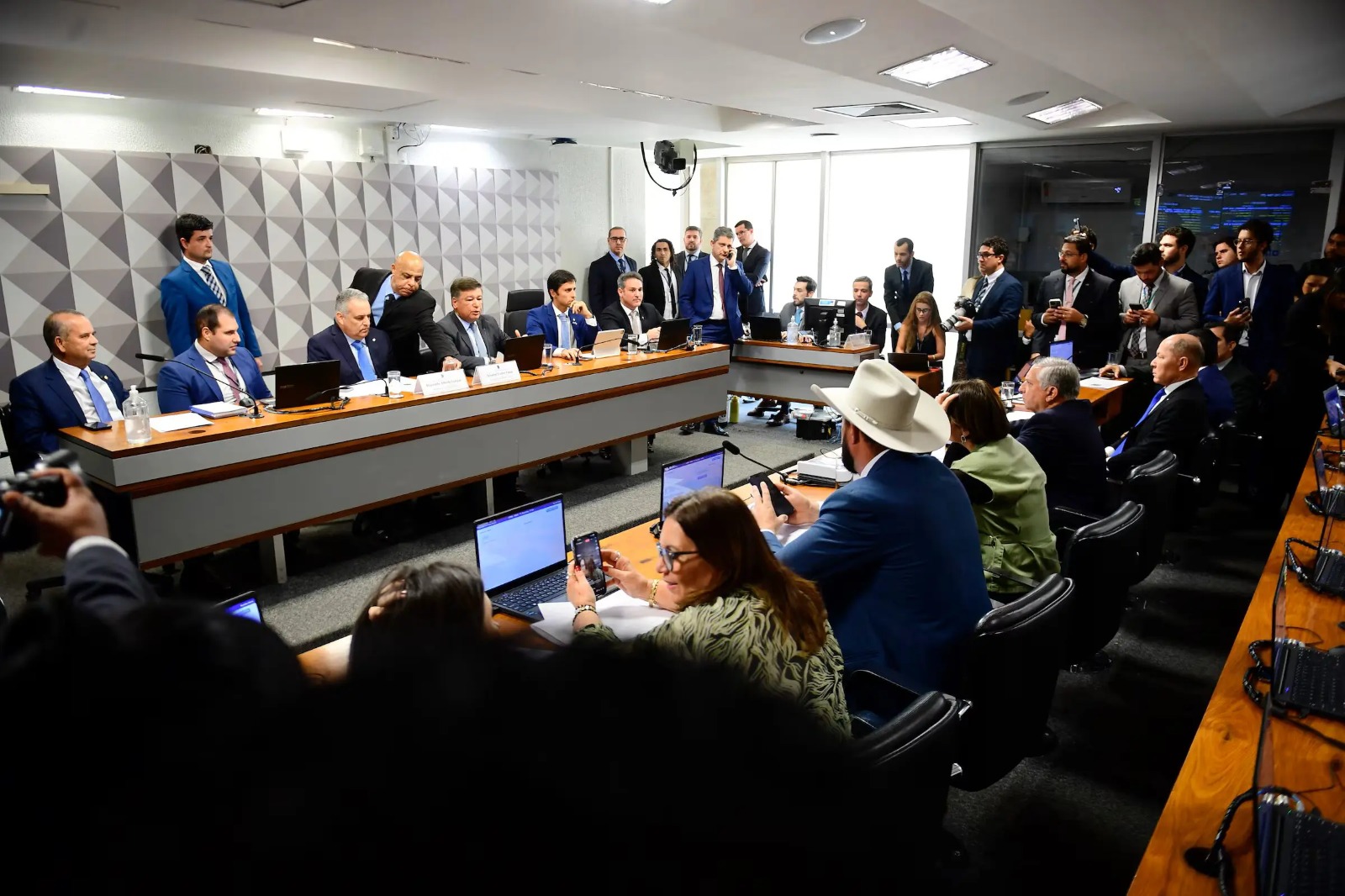 CPMI do INSS Inicia Trabalhos com 17 Autoridades Convocadas - Araci News